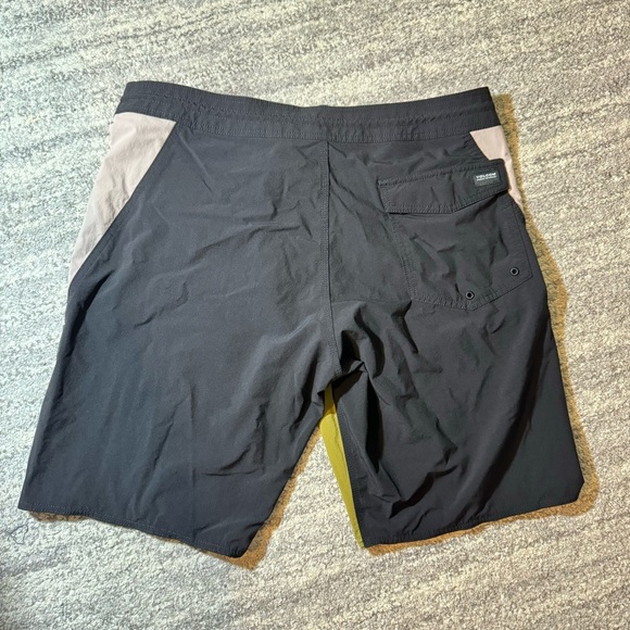 MEN’S VOLCOM SWIM SHORTS - Picture 3 of 4
